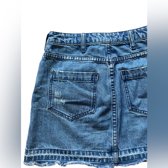 Free People Denim Mini Skirt Size 2 Women's Blue Distressed Raw Hem Boho - Picture 5 of 12